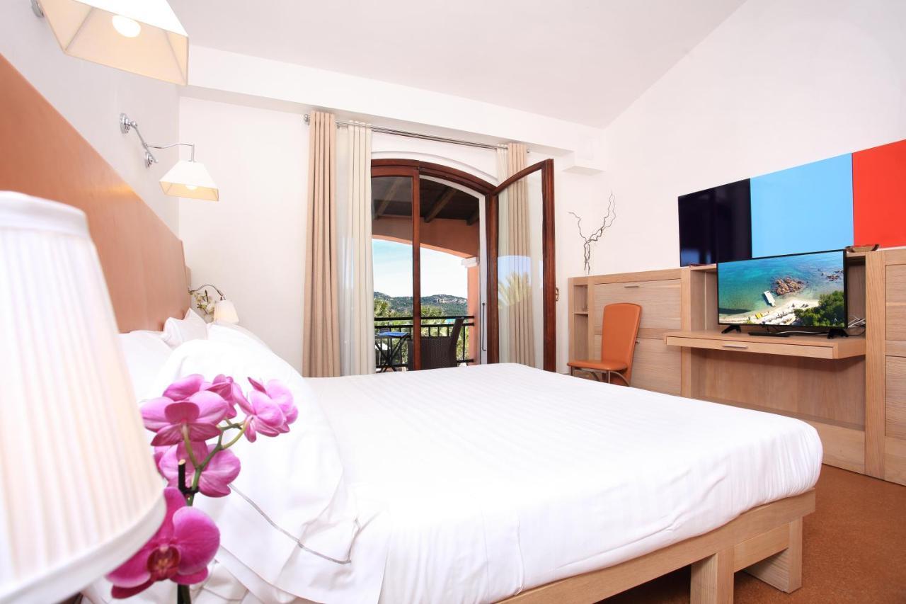Hotel Le Ginestre Порто Черво Екстериор снимка